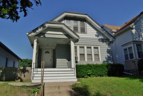 1755 S 73rd St, WEST ALLIS, WI, 53214-4721 | Card Image