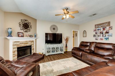 225 Almond Drive, House other with 3 bedrooms, 2 bathrooms and null parking in Lake Jackson TX | Image 2