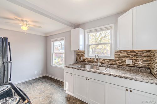 8126 Standard, Center Line, MI, 48015-1362 | Card Image