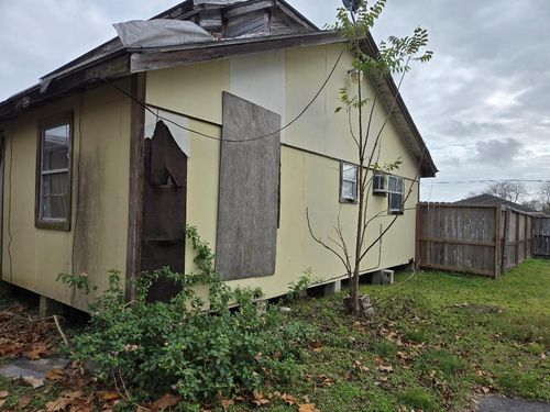 6912 Carver Ave, Texas City, TX, 77591-3711 | Card Image