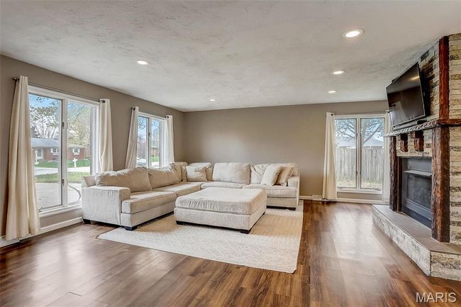 1051 Saint Clair St, House other with 3 bedrooms, 2 bathrooms and 2 parking in Carlyle IL | Image 8