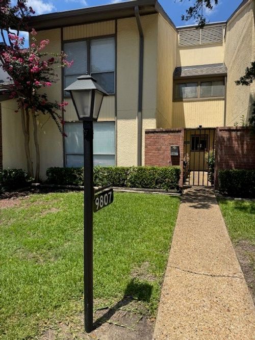 9807 Bent Branch Ln, Dallas, TX, 75243-2017 | Card Image