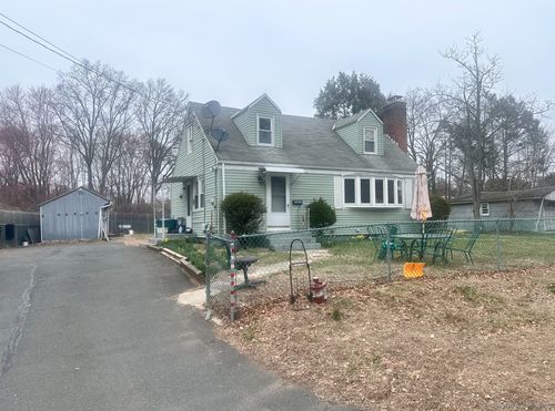 18 Walsh St, Bloomfield, CT, 06002-3261 | Card Image