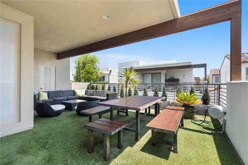 5544 Palm Dr, Hawthorne, CA, 90250-5838 | Card Image