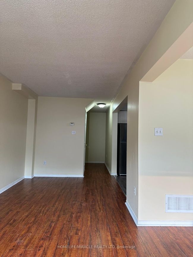 6 Sinclair Crt, Condo with 3 bedrooms, 3 bathrooms and 1 parking in Brampton ON | Image 40