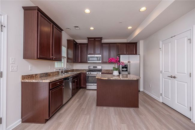 2801 Pointe View Dr, Townhouse with 3 bedrooms, 3 bathrooms and 2 parking in Mars PA | Image 13