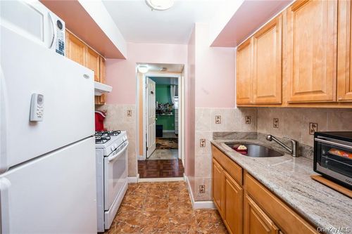 782 E 179th St, Bronx, NY, 10460-1253 | Card Image