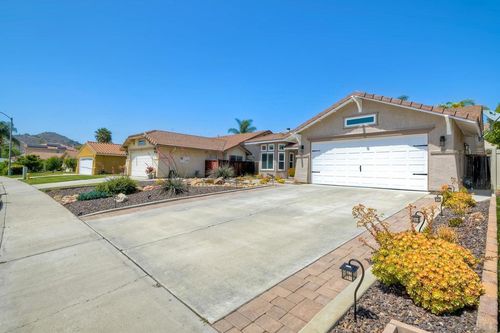 3358 Lake Circle Dr, Fallbrook, CA, 92028-7837 | Card Image