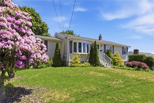 39 Salem Ave, Cranston, RI, 02920-6319 | Card Image