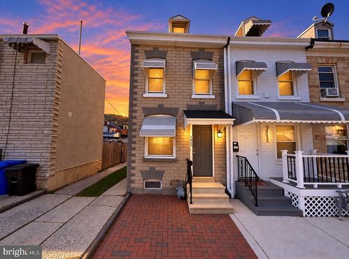 1056 Spruce St, READING, PA, 19602-1933 | Card Image