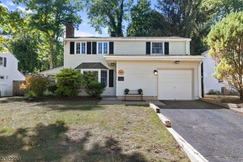 40 Campbell St, Waldwick, NJ, 07463-2404 | Card Image
