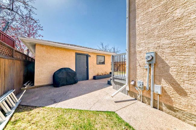 207 Coachway Rd Sw, House other with 3 bedrooms, 3 bathrooms and 2 parking in Calgary AB | Image 46