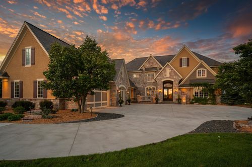 18901 Brookwood Rd, Prior Lake, MN, 55372-3802 | Card Image