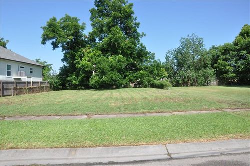 51 Old Hickory St, Chalmette, LA, 70043-4525 | Card Image