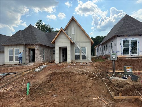 1042 Hunters Way, OPELIKA, AL, 36801-6648 | Card Image