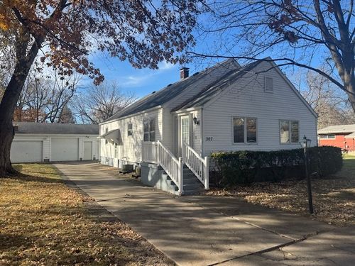 307 N Linden St, Clinton, IL, 61727-1236 | Card Image