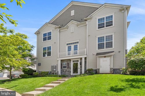 2105 Ethan Ln, Highland Park, NJ, 08904-1668 | Card Image
