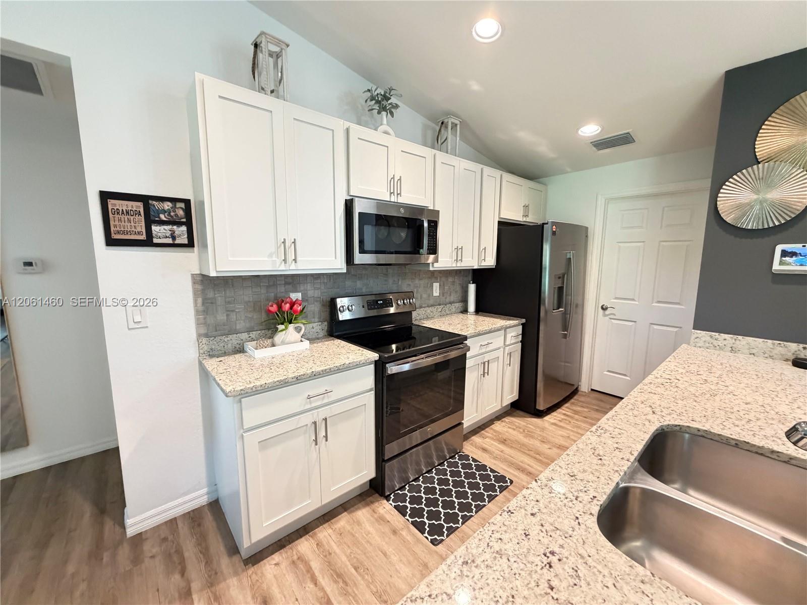 Residential in Labelle 4