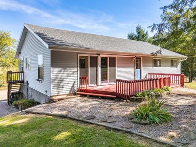 E8696 N Reedsburg Road, House other with 3 bedrooms, 2 bathrooms and null parking in Reedsburg WI | Image 2