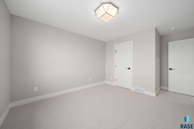 6604 E Hawker Cir, House other with 5 bedrooms, 4 bathrooms and null parking in Sioux Falls SD | Image 22