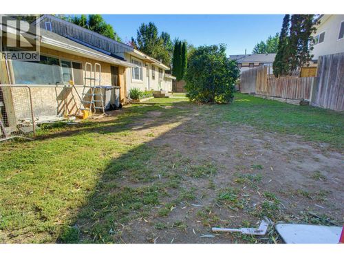 1302 Cornwall St, Kamloops, BC, V2B2T4 | Card Image