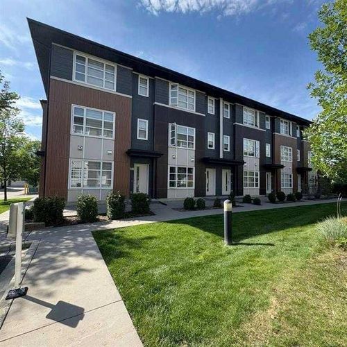 202 Evansridge Pk Nw, Calgary, AB, T3P0N7 | Card Image