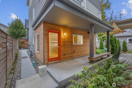 1722 Nw 60th St, Seattle, WA, 98107-2355 | Card Image