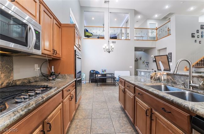 10259 Wolves Den Ln, House other with 4 bedrooms, 3 bathrooms and null parking in Las Vegas NV | Image 9