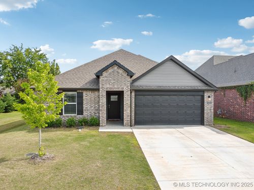 4218 Village Park Dr, Skiatook, OK, 74070-5007 | Card Image