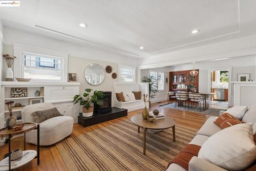 4621 Walnut St, Oakland, CA, 94619-1768 | Card Image