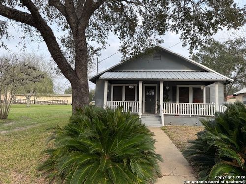 304 N Tyler St, Beeville, TX, 78102-5032 | Card Image
