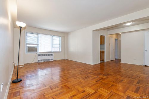 206-110-20 71st Rd, Forest Hills, NY, 11375-4905 | Card Image