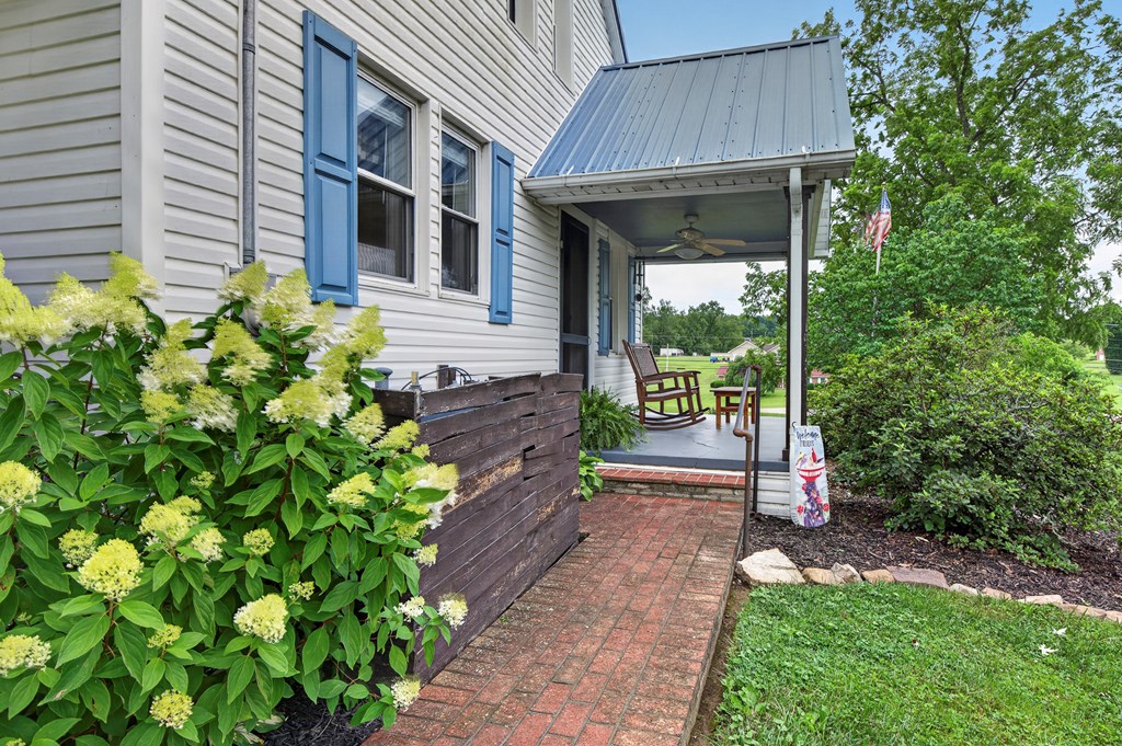 Residential in Glade Spring 4