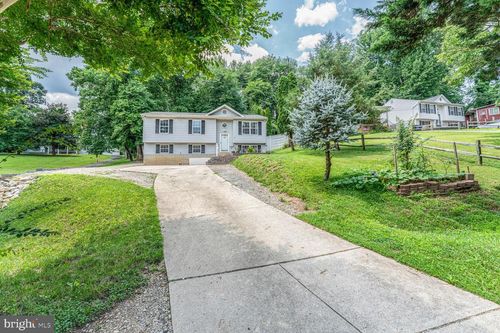 5305 Temple Hill Rd, TEMPLE HILLS, MD, 20748-3525 | Card Image