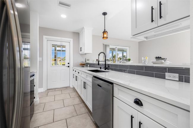 8727 Bay Crest Ln, House other with 3 bedrooms, 2 bathrooms and null parking in TAMPA FL | Image 5