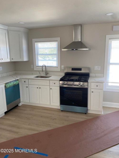 fl-2-326 2nd St, South Amboy, NJ, 08879-1618 | Card Image