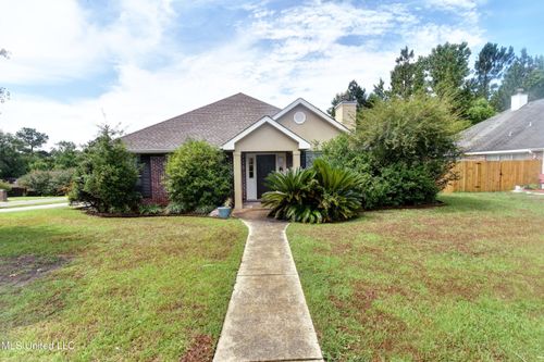 15065 Warren Dr, Gulfport, MS, 39503-4555 | Card Image