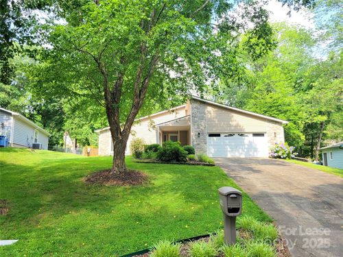 9338 Aylesbury Ln, Mint Hill, NC, 28227-0405 | Card Image