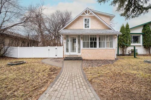 15 7 St Sw, Medicine Hat, AB, T1A4J8 | Card Image