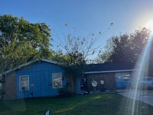 421 Ridgecrest Dr, Port Lavaca, TX, 77979-2335 | Card Image