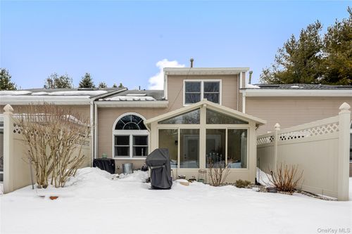 29 Deer Crossing Dr, Fishkill, NY, 12524-1361 | Card Image