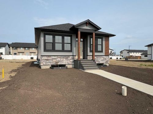 25 Ian Way, Sylvan Lake, AB, T4S0W5 | Card Image