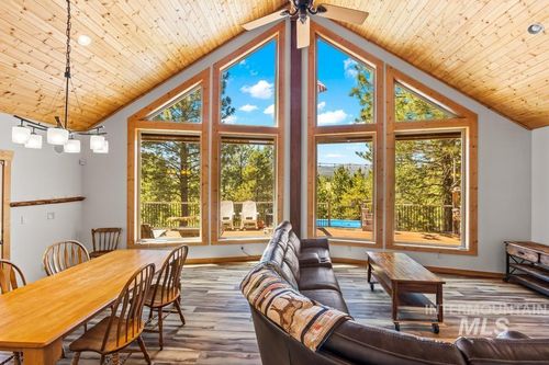 10389 Gamann Dr, Cascade, ID, 83611-5441 | Card Image