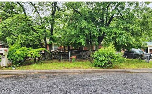1806 S Pitt Street, Greenville, NC, 27834 | Card Image