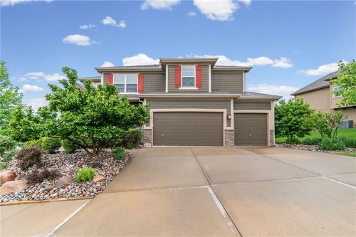 5898 National Dr, Parkville, MO, 64152-4906 | Card Image