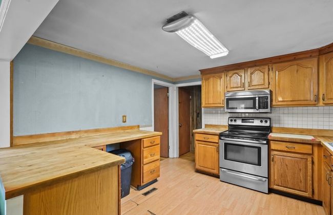 525 Buttonwoods Ave, House other with 3 bedrooms, 2 bathrooms and 5 parking in Warwick RI | Image 12