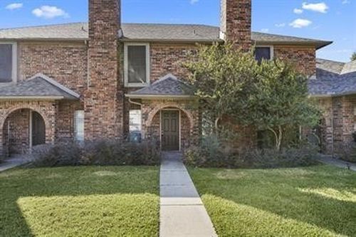 818 Custer St, Arlington, TX, 76014-2256 | Card Image