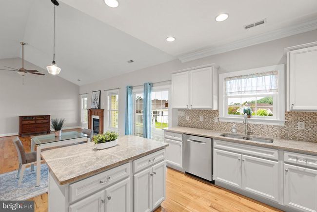 102 Abrams Pointe Blvd, House other with 3 bedrooms, 2 bathrooms and null parking in WINCHESTER VA | Image 6