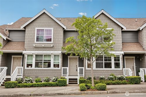 2460 Ne Park Dr, Issaquah, WA, 98029-2601 | Card Image