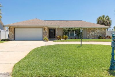 7 Sea Harbor Drive W, House other with 2 bedrooms, 2 bathrooms and null parking in Ormond Beach FL | Image 1